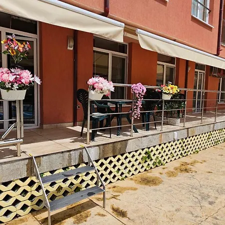 Апартамент Rainbow 2 7 *